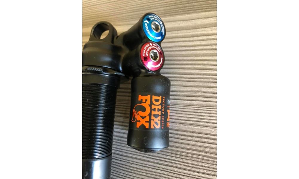 Fox X2 Factory Series Coil Rugóstag 240 mm Fox X2 Factory Series Coil Rugóstag 240 mm