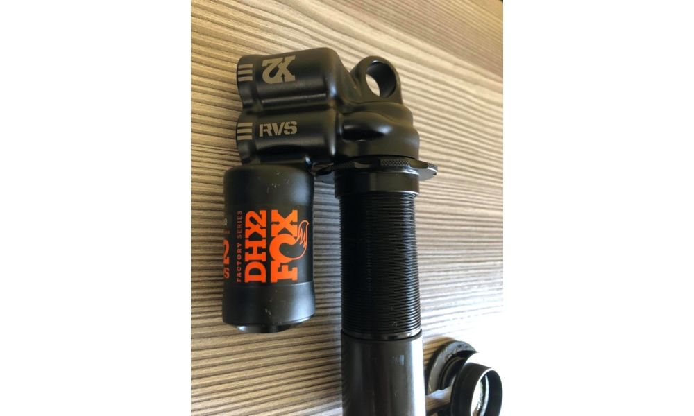 Fox X2 Factory Series Coil Rugóstag 240 mm Fox X2 Factory Series Coil Rugóstag 240 mm