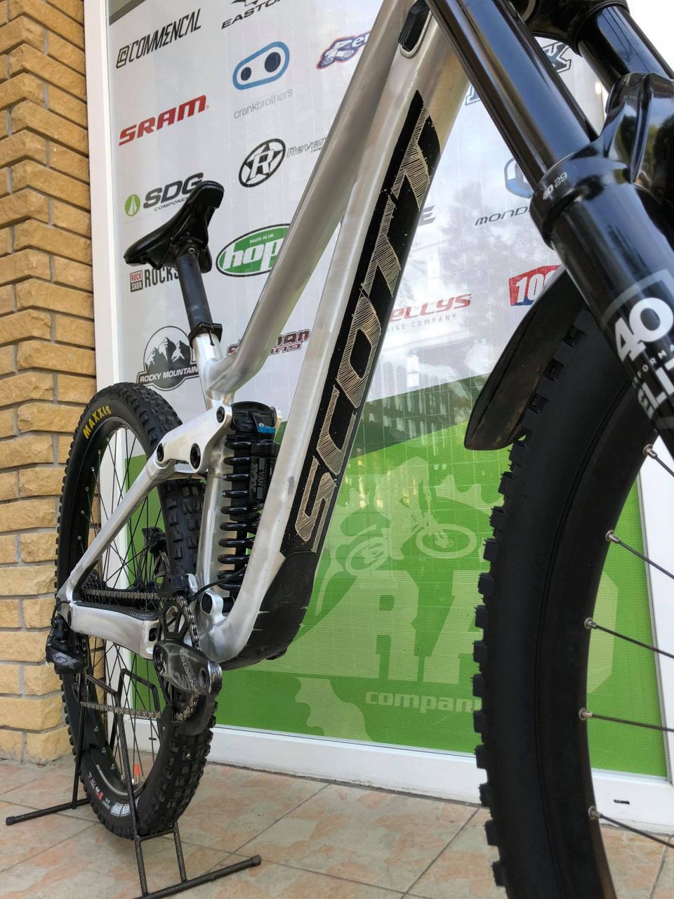 2020 Scott Gambler 920 29" Downhill kerékpár 2020 Scott Gambler 920 29" Downhill kerékpár