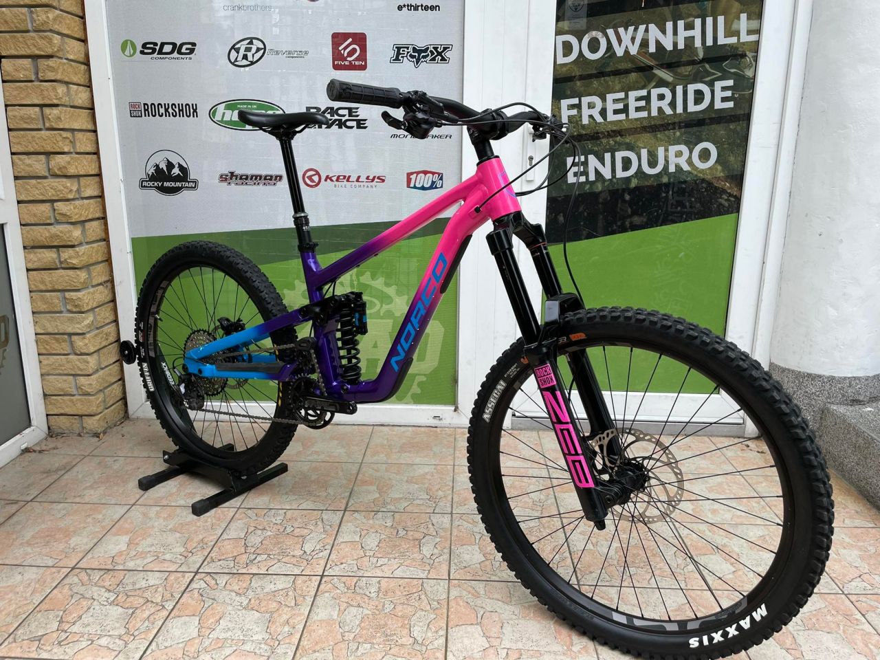 2023 Norco Shore A1 27,5" Enduro Kerékpár