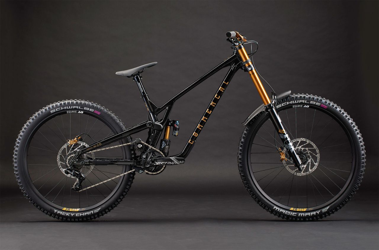 2024 COMMENCAL SUPREME DH V5 SIGNATURE LTD PURE WHITE Downhill Kerékpár