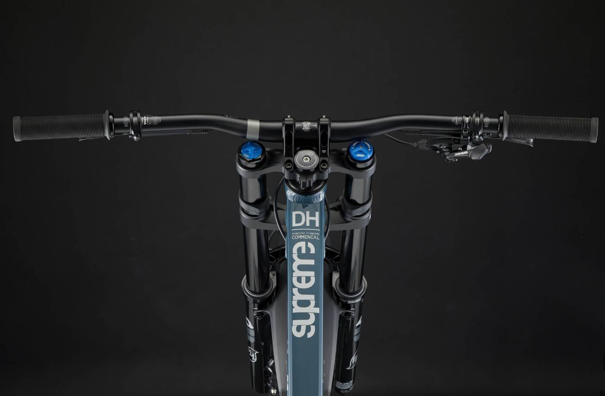 2023 COMMENCAL SUPREME DH V5 ESSENTIAL AQUA BLUE Downhill Kerékpár