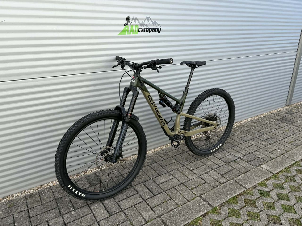 2022 Rocky Mountain Altitude Alloy 30 Kerékpár