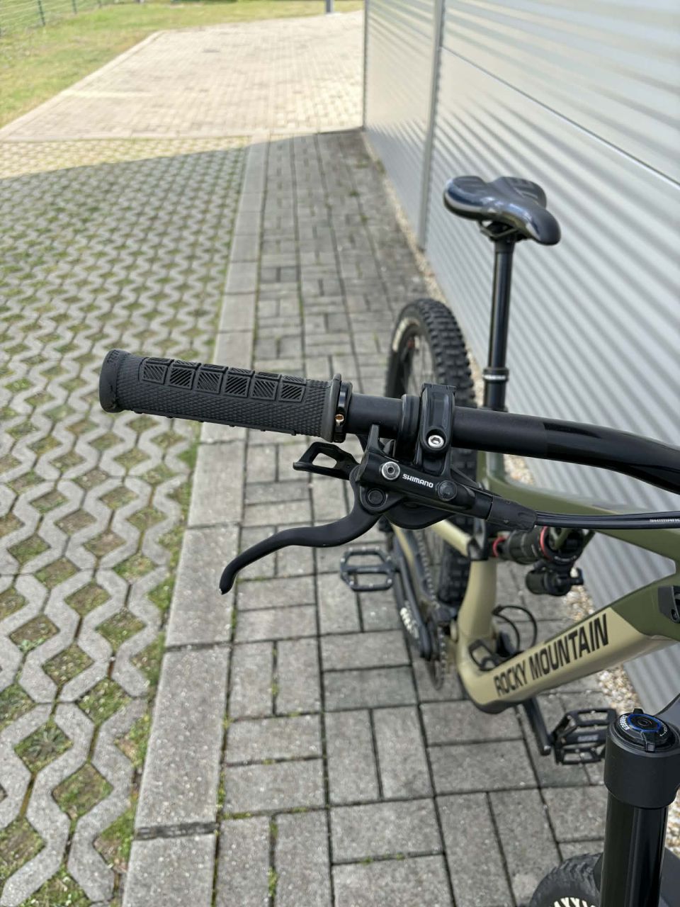 2022 Rocky Mountain Altitude Alloy 30 Kerékpár