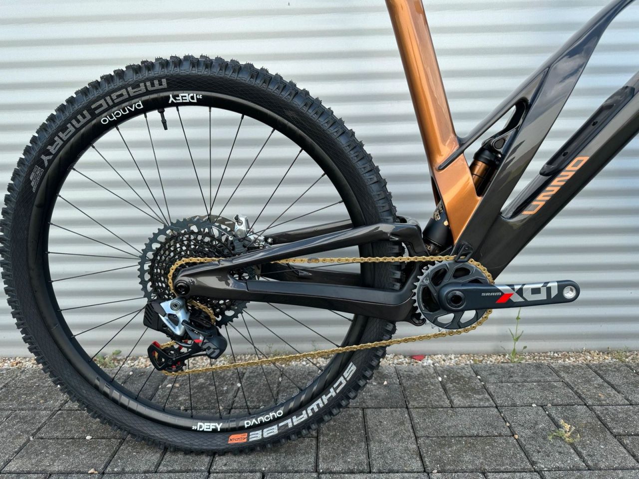 UNNO Dash R3 Custom Limited Fox Enduro kerékpár