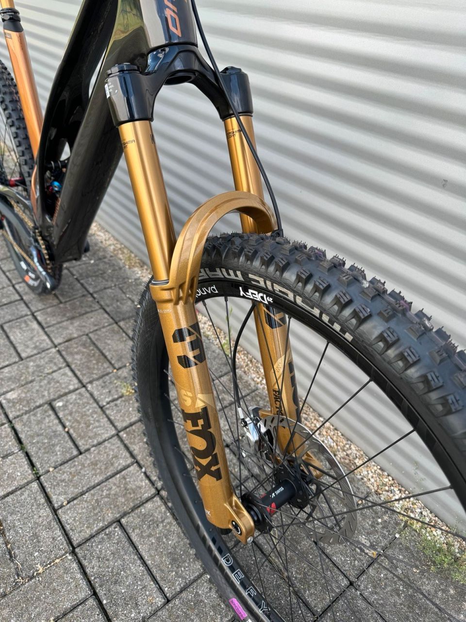 UNNO Dash R3 Custom Limited Fox Enduro kerékpár