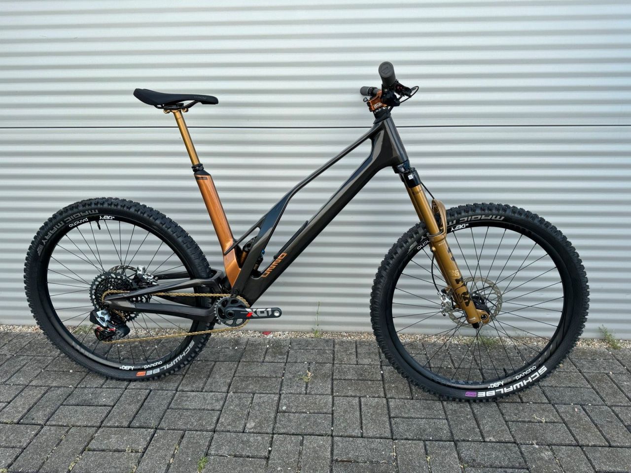 UNNO Dash R3 Custom Limited Fox Enduro kerékpár