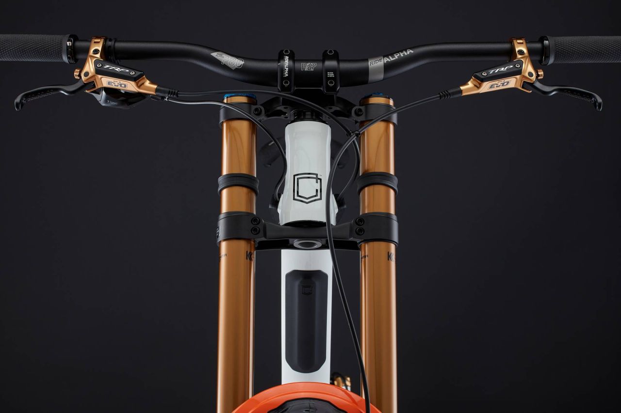 2024 COMMENCAL FRS SIGNATURE PURE WHITE Freeride/ Downhill Kerékpár