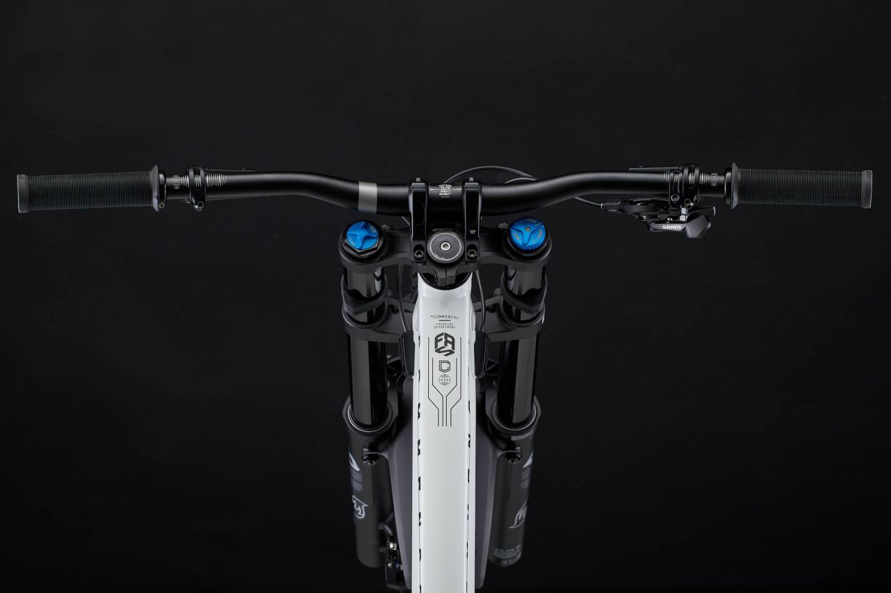 2024 COMMENCAL FRS ESSENTIAL PURE WHITE Freeride/ Downhill Kerékpár