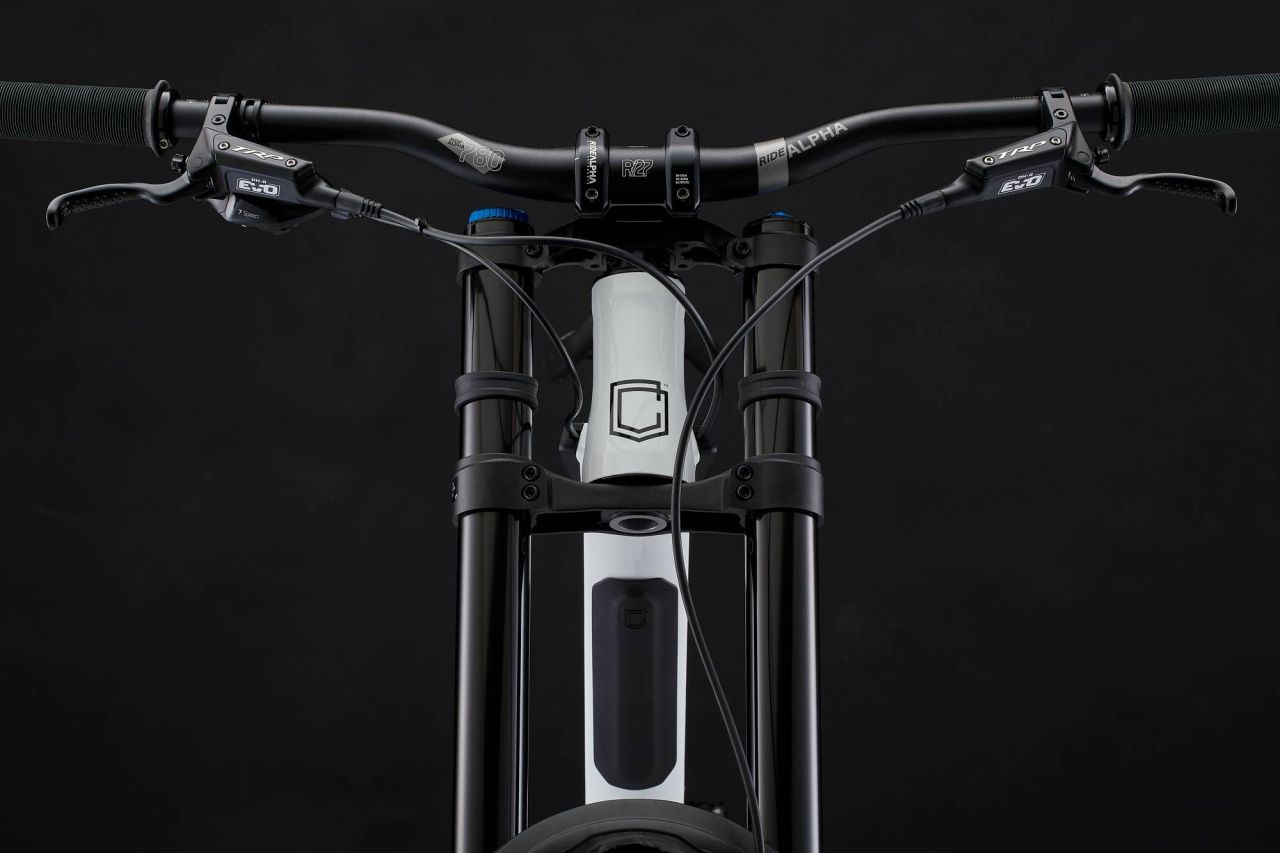 2024 COMMENCAL FRS ESSENTIAL PURE WHITE Freeride/ Downhill Kerékpár