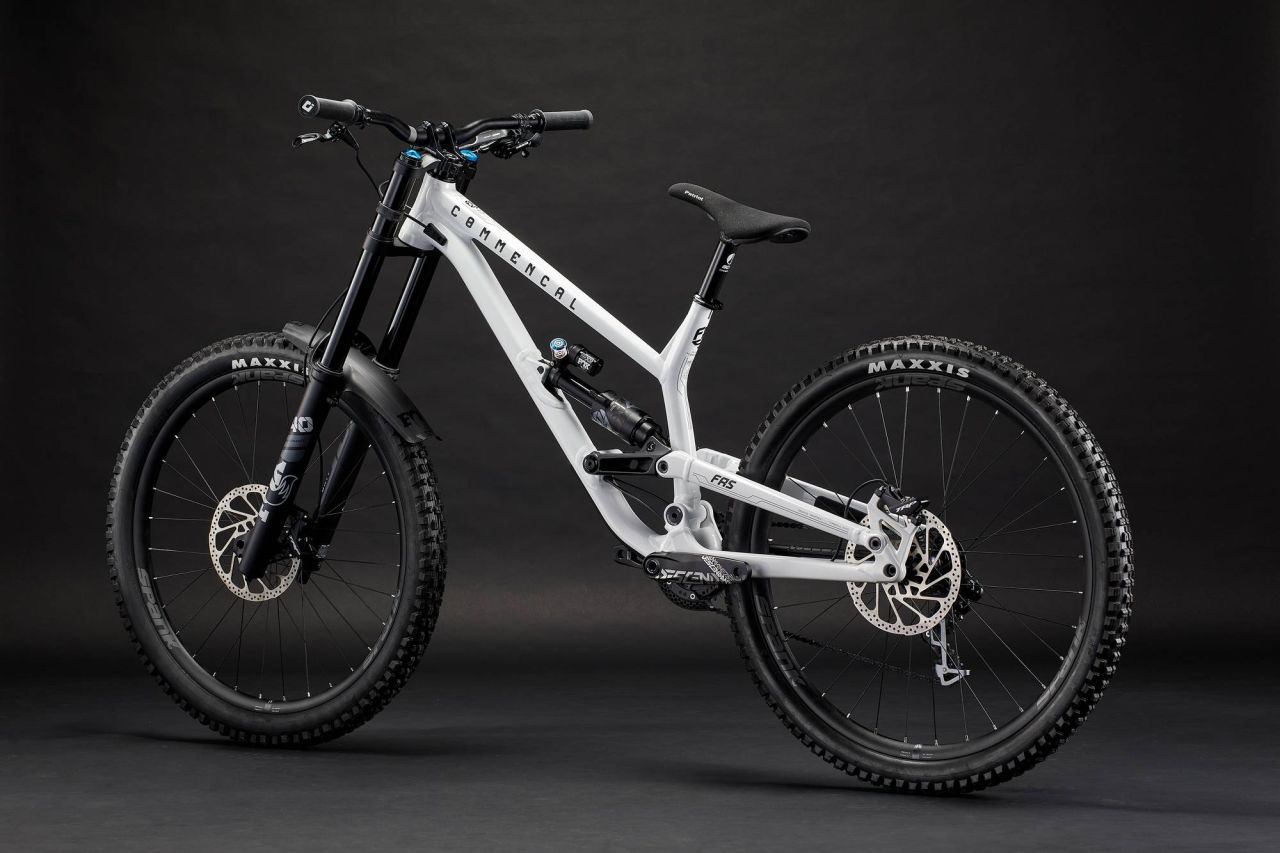 2024 COMMENCAL FRS ESSENTIAL PURE WHITE Freeride/ Downhill Kerékpár