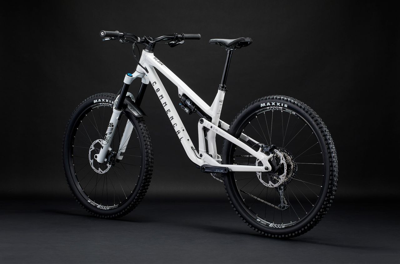 COMMENCAL META V5 ESSENTIAL PURE WHITE Enduro Kerékpár