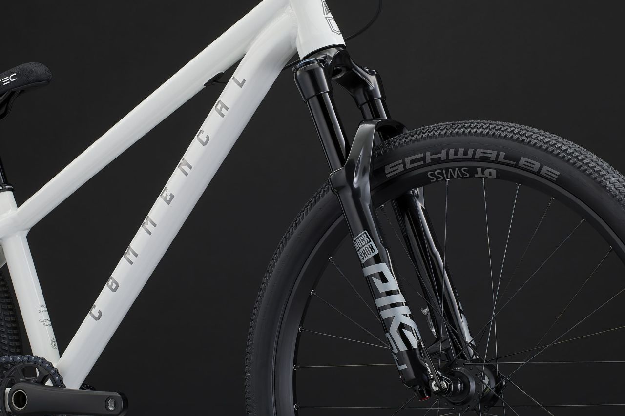 2024 COMMENCAL ABSOLUT PIKE BLACK PURE WHITE Dirt Kerékpár