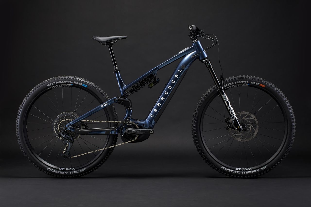 COMMENCAL META POWER TR BOSCH RACE SPARKLY BLUE E-bike