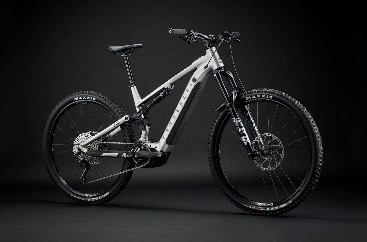 COMMENCAL META POWER TR BOSCH ESSENTIAL SILVER E-bike