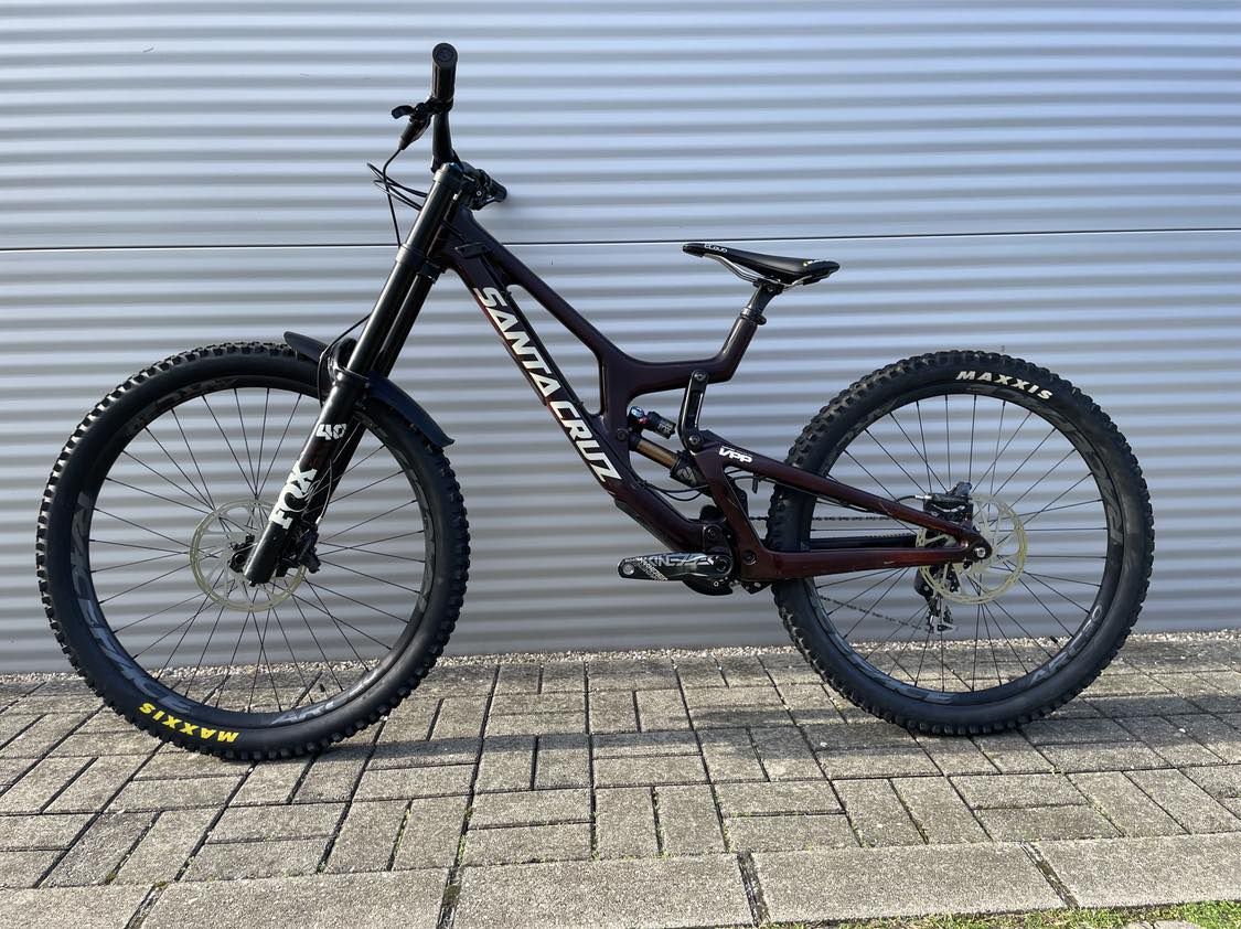 2021 Santa Cruz V10 DH S Carbon CC Downhill Kerékpár