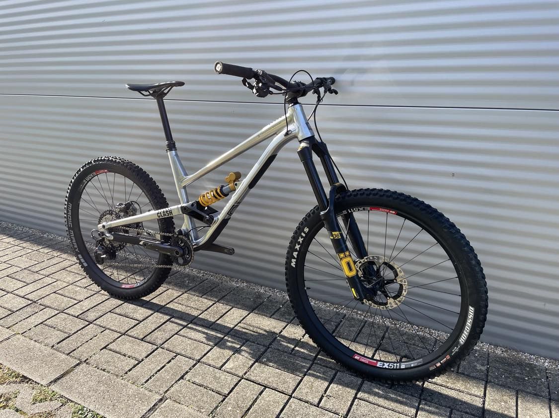 2022 Commencal Clash Öhlins Edition High Polished Enduro Kerékpár