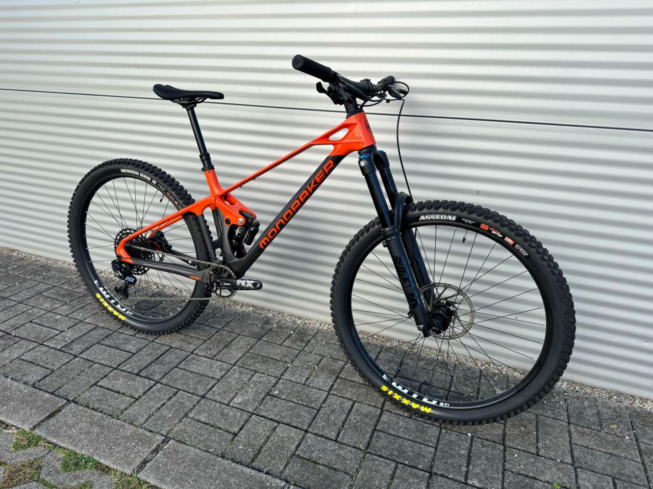 2023 Mondraker Foxy Carbon R Enduro Kerékpár