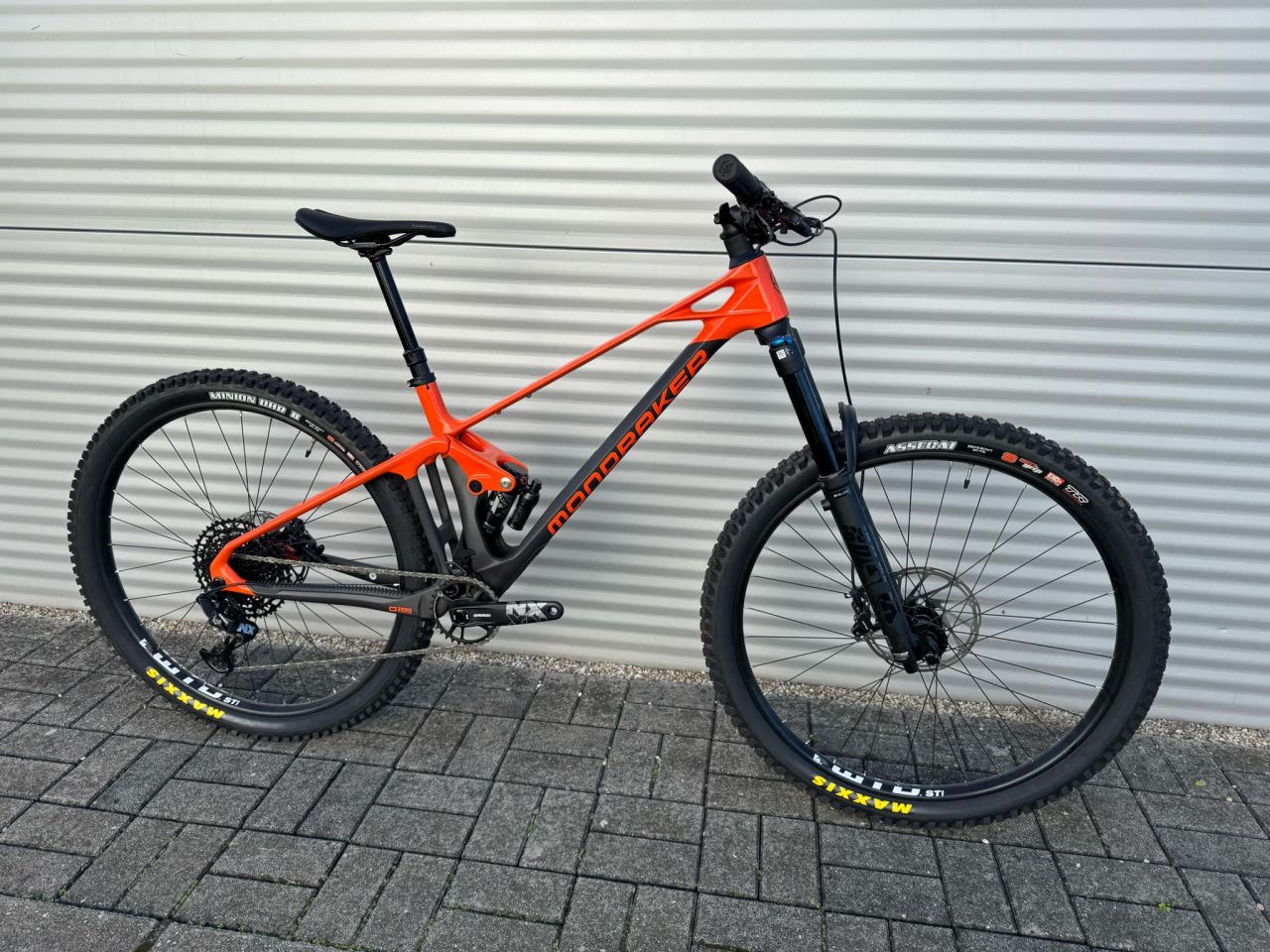 2023 Mondraker Foxy Carbon R Enduro Kerékpár