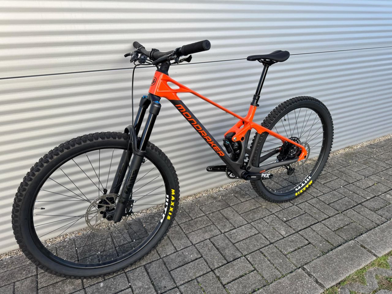 2023 Mondraker Foxy Carbon R Enduro Kerékpár