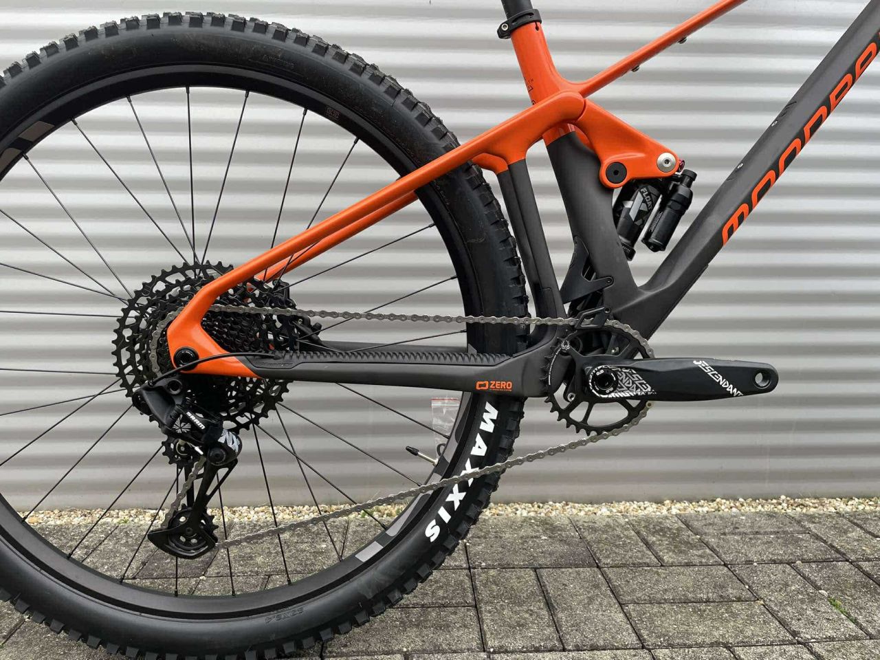 2023 Mondraker Foxy Carbon R Enduro Kerékpár