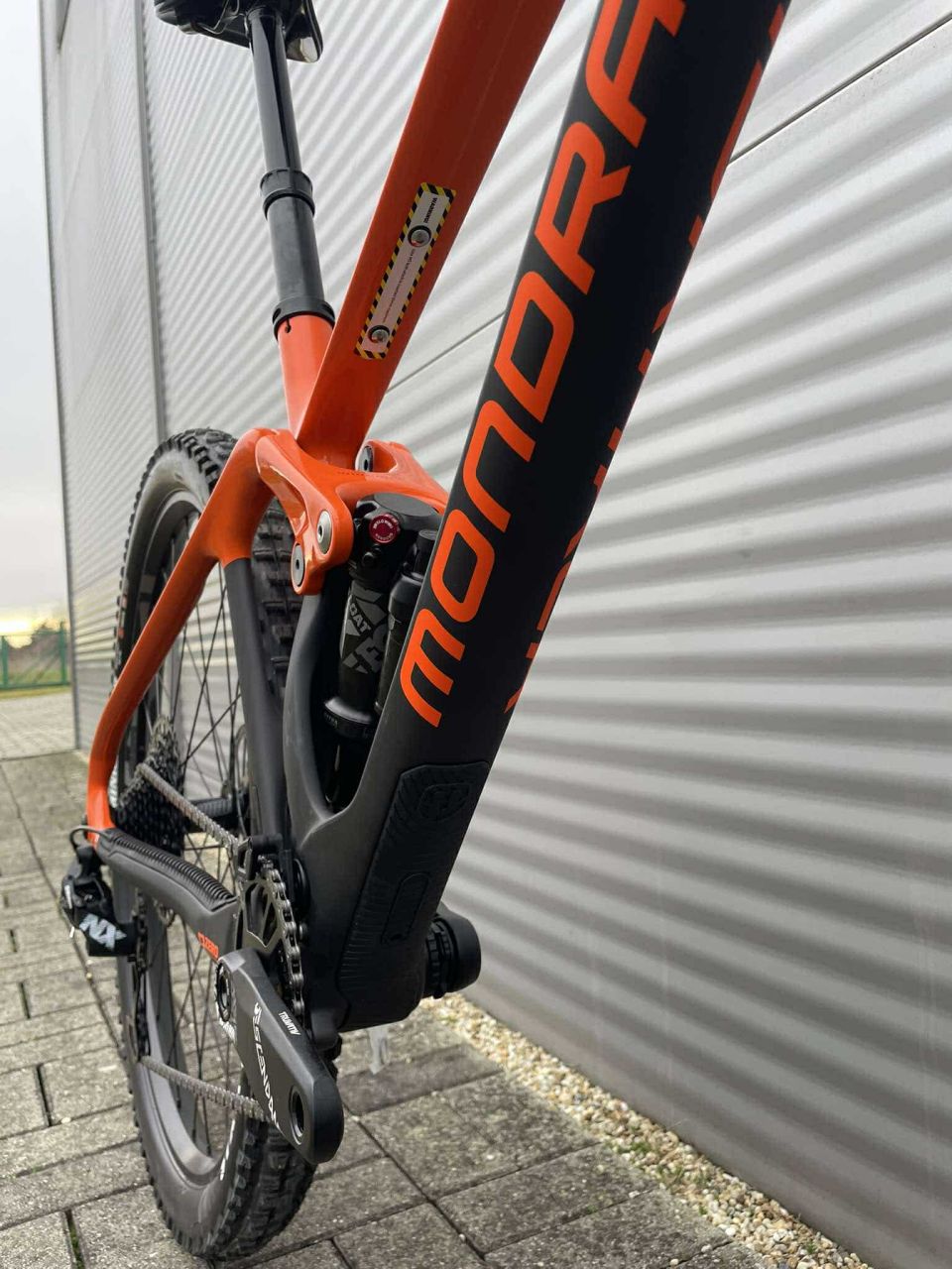 2023 Mondraker Foxy Carbon R Enduro Kerékpár