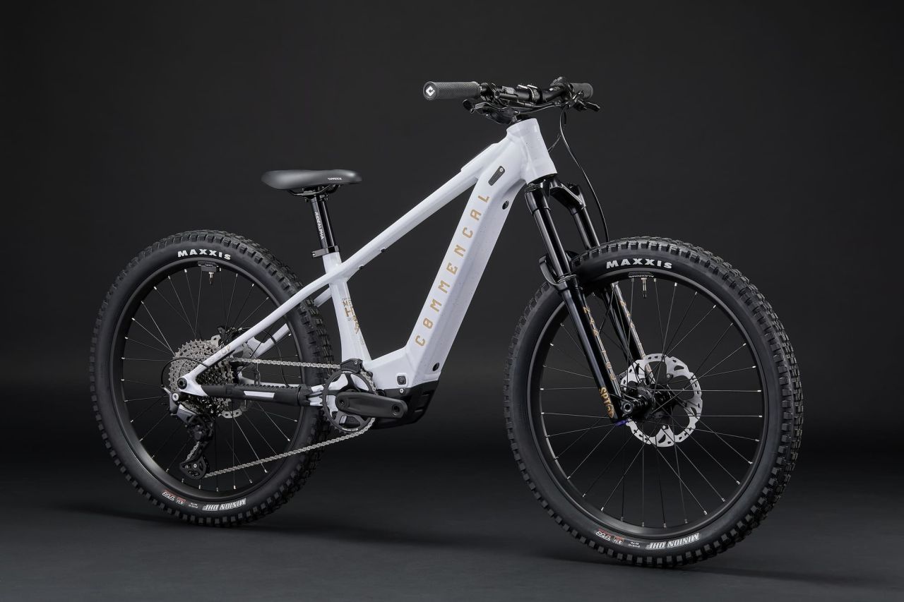 COMMENCAL META HT 24 POWER GLITTERY WHITE Ebike COMMENCAL META HT 24 POWER GLITTERY WHITE Ebike