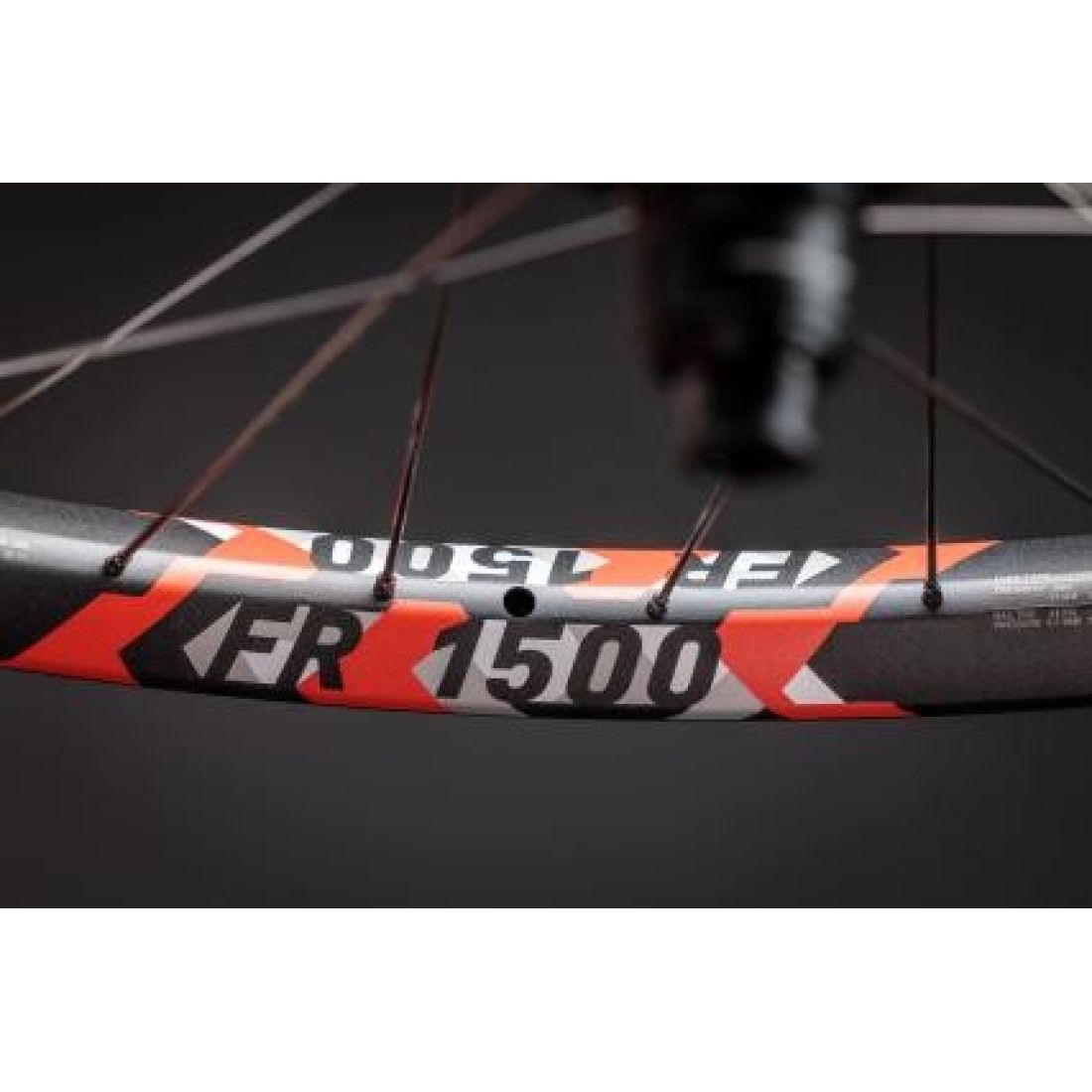 DT Swiss FR 1500 (FR541) 29" 28h fekete 30mm Felni DT Swiss FR 1500 (FR541) 29" 28h fekete 30mm Felni