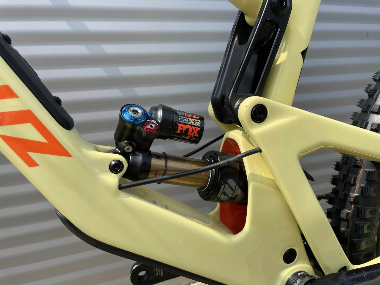 2024 Santa Cruz Nomad Carbon CC Enduro Kerékpár 2024 Santa Cruz Nomad Carbon CC Enduro Kerékpár