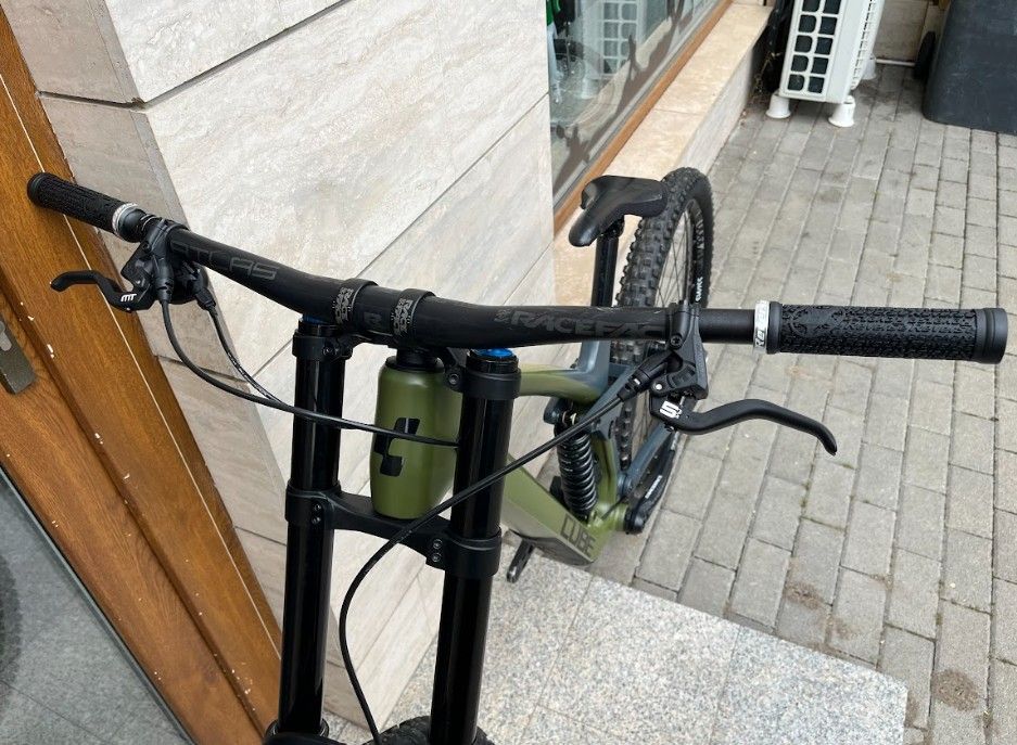 Cube Two15 HPC 29" Downhill Kerékpár Cube Two15 HPC 29" Downhill Kerékpár