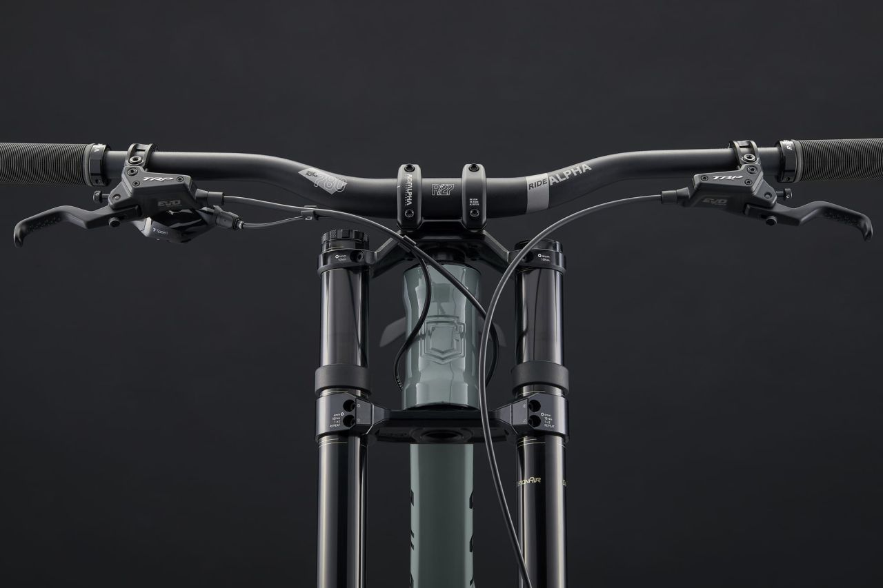 2026 COMMENCAL SUPREME DH V5 RIDE PYRITE GREY Downhill Kerékpár 2026 COMMENCAL SUPREME DH V5 RIDE PYRITE GREY Downhill Kerékpár