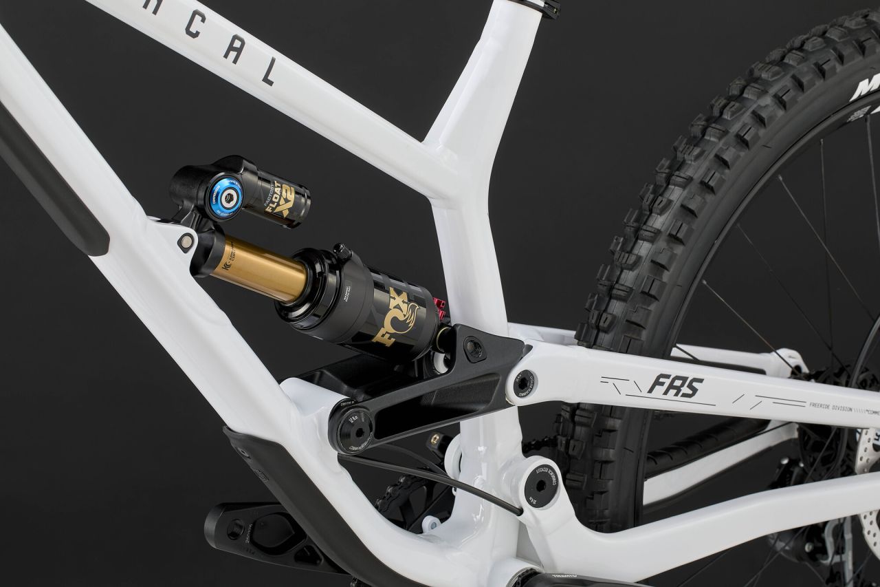 2026 COMMENCAL FRS SIGNATURE PURE WHITE Freeride Kerékpár 2026 COMMENCAL FRS SIGNATURE PURE WHITE Freeride Kerékpár