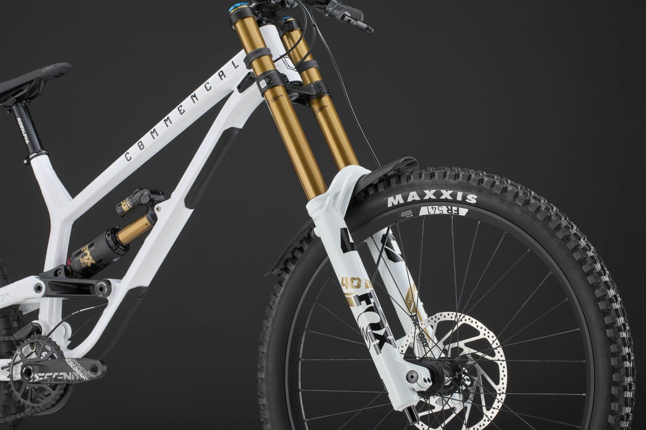 2026 COMMENCAL FRS SIGNATURE PURE WHITE Freeride Kerékpár 2026 COMMENCAL FRS SIGNATURE PURE WHITE Freeride Kerékpár