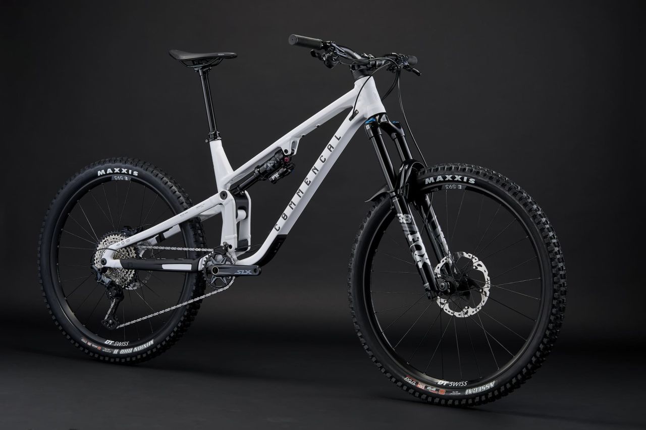 2026 COMMENCAL META SX V5 ESSENTIAL PURE WHITE Enduro Kerékpár