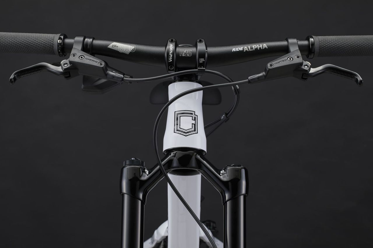 2026 COMMENCAL CLASH 20 PURE WHITE Gyerek Kerékpár 2026 COMMENCAL CLASH 20 PURE WHITE Gyerek Kerékpár