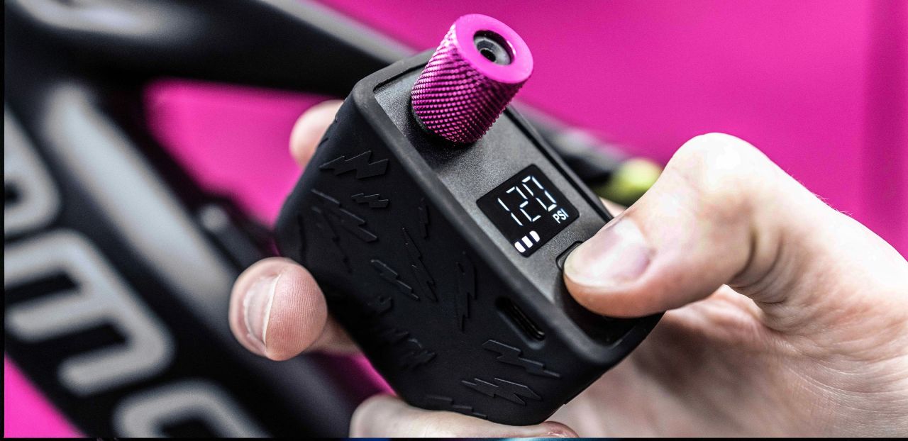 Muc-Off AirMach Electric Mini pumpa