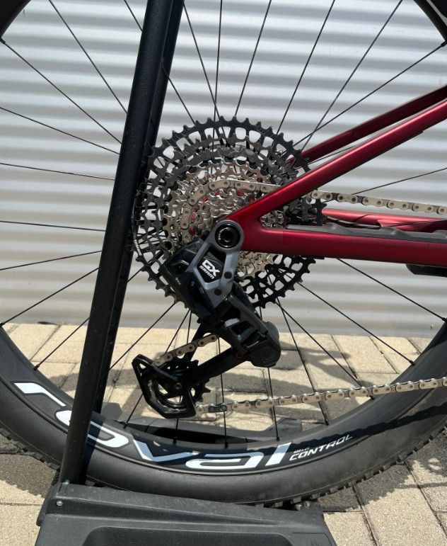 2024 Specialized Epic 8 Expert XC Kerékpár