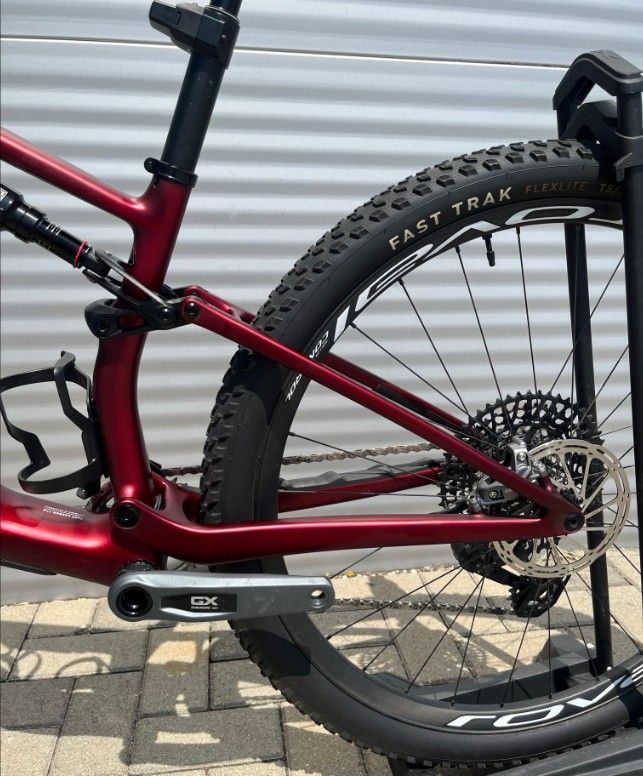 2024 Specialized Epic 8 Expert XC Kerékpár