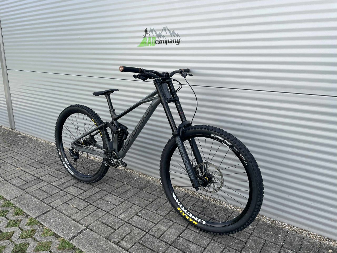 2024 Mondraker Summum Downhill Kerékpár