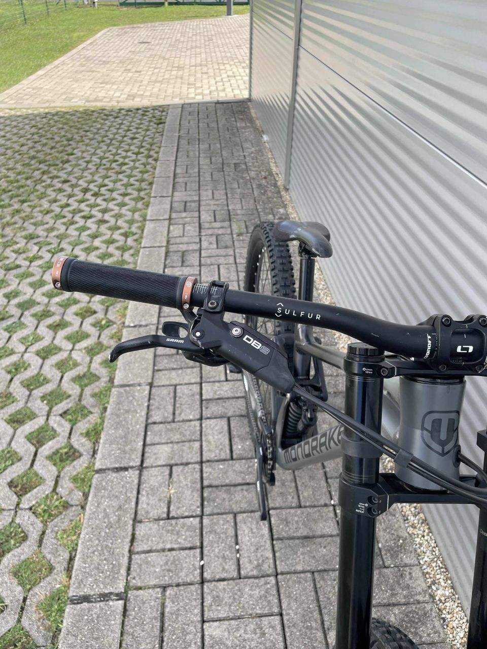 2024 Mondraker Summum Downhill Kerékpár