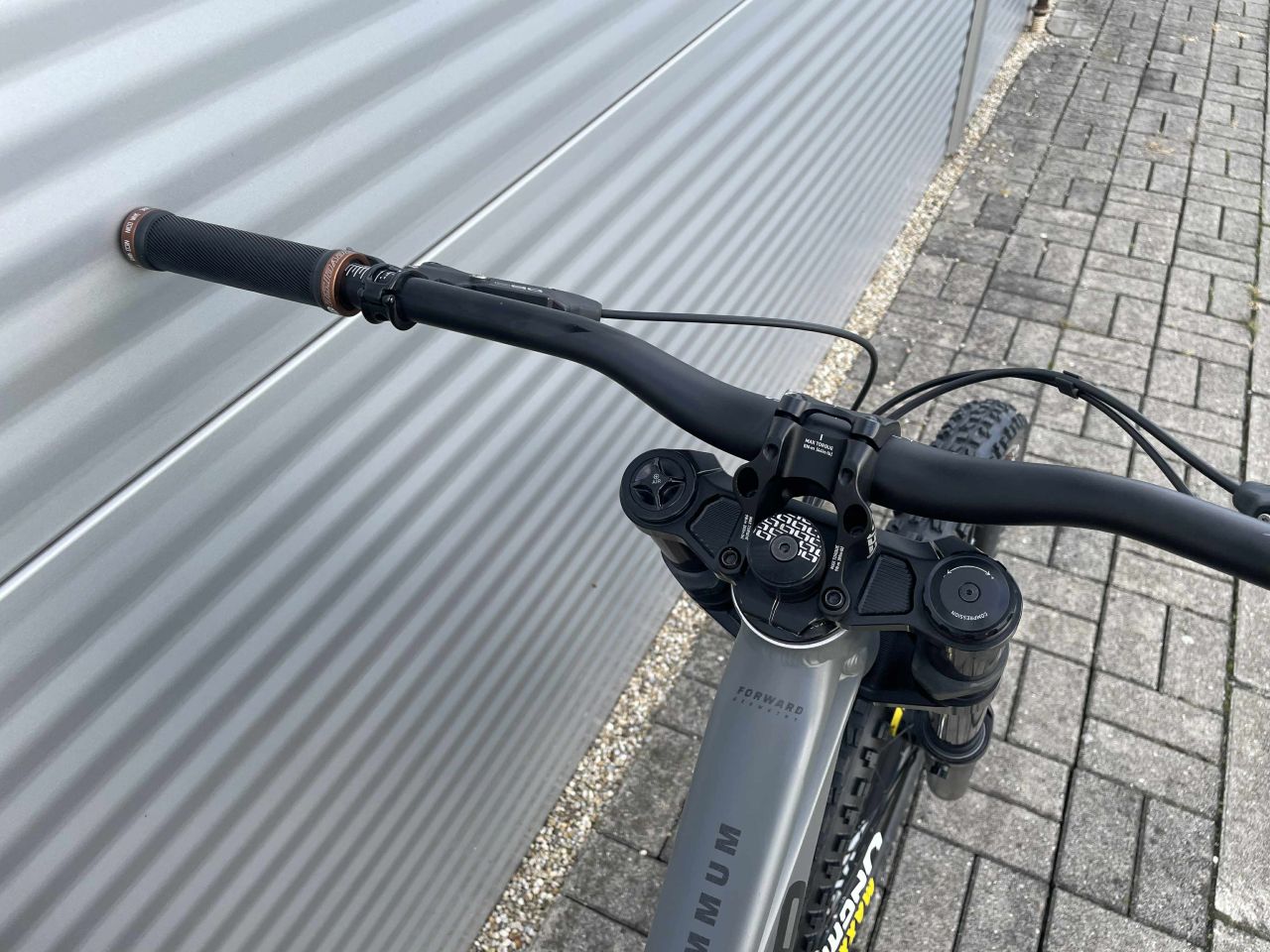 2024 Mondraker Summum Downhill Kerékpár