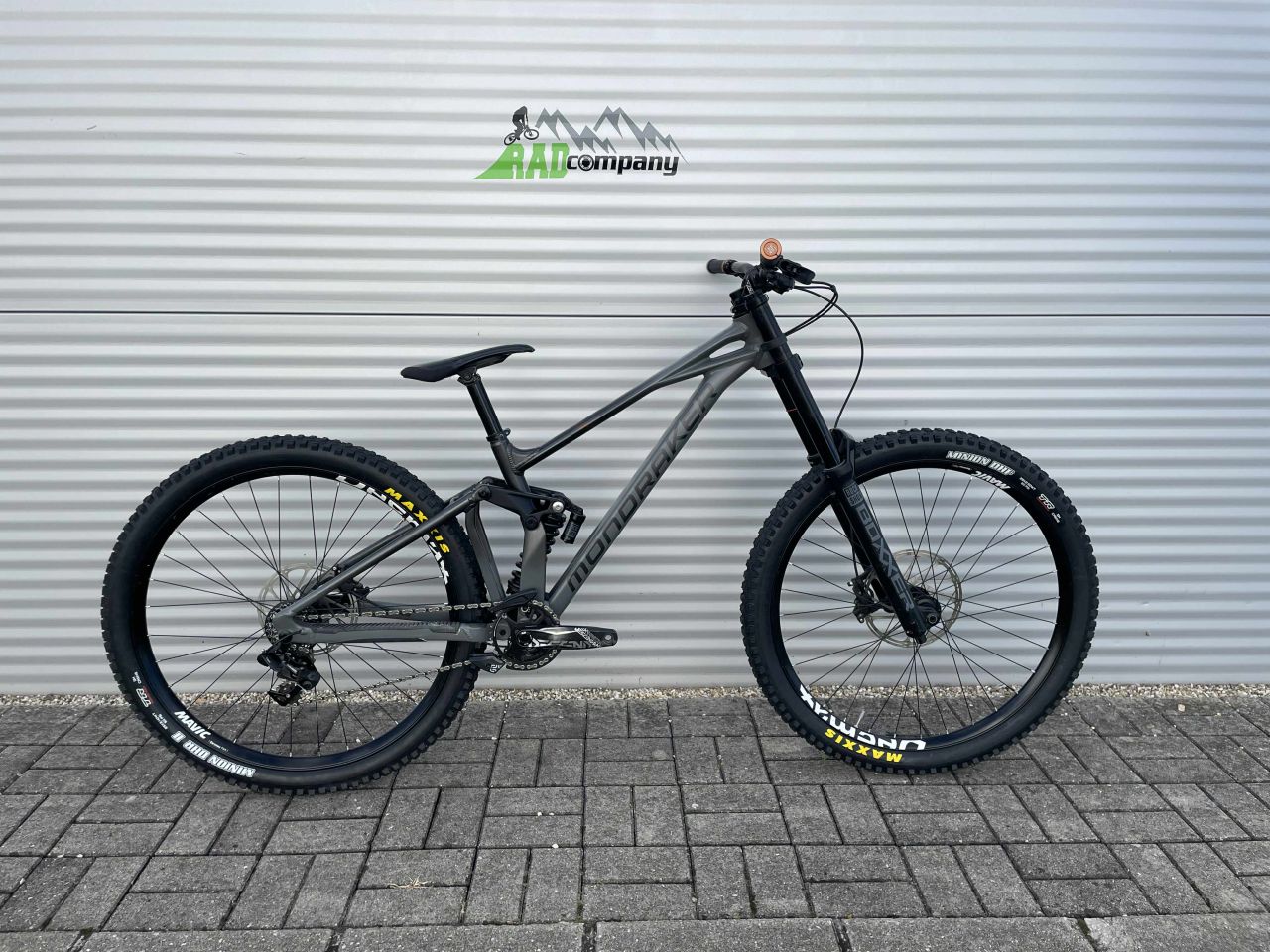 2024 Mondraker Summum Downhill Kerékpár