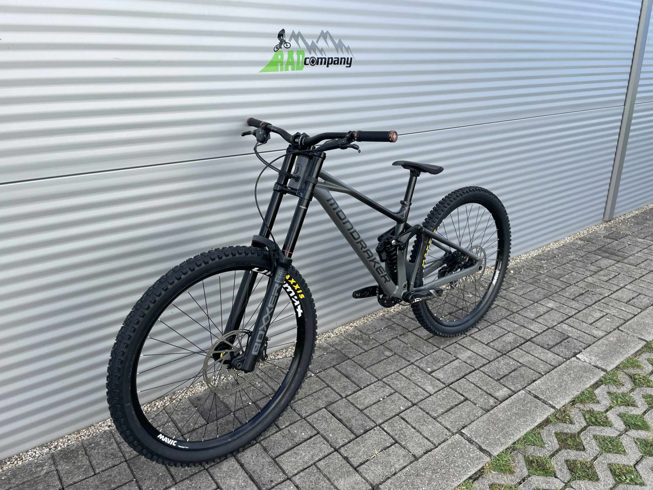 2024 Mondraker Summum Downhill Kerékpár