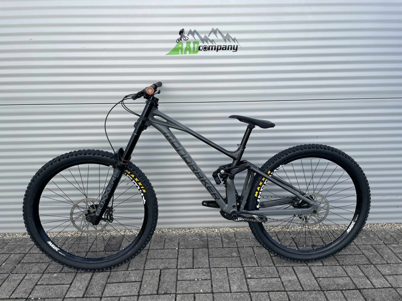 2024 Mondraker Summum Downhill Kerékpár