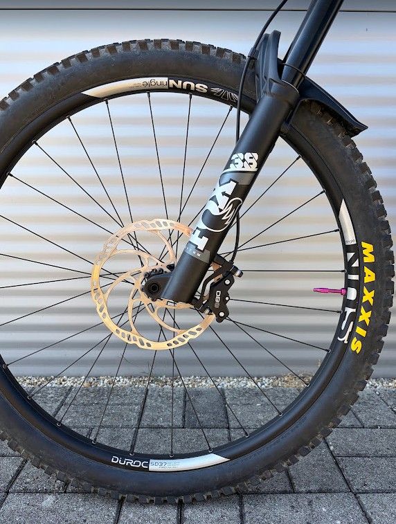 2024 TREK Slash 9.8 Gen 6 Enduro Kerékpár