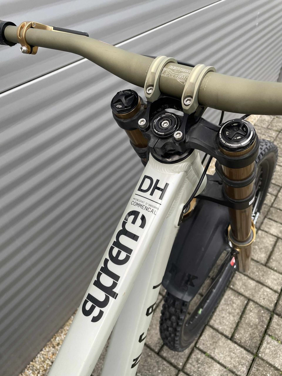 2024 Commencal Supreme DH V5 Downhill Kerékpár 2024 Commencal Supreme DH V5 Downhill Kerékpár