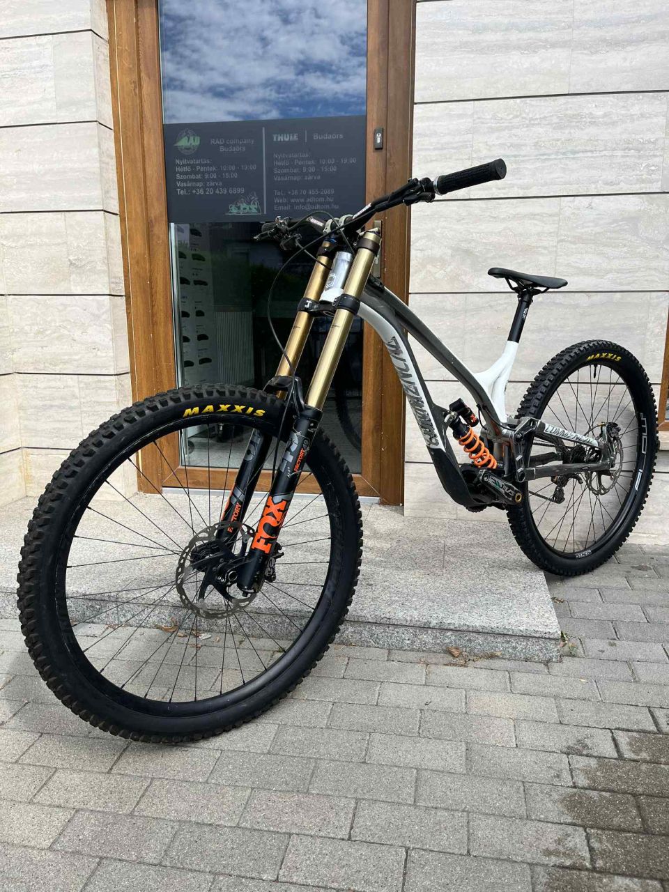 2021 Commencal Supreme V4 Downhill Kerékpár