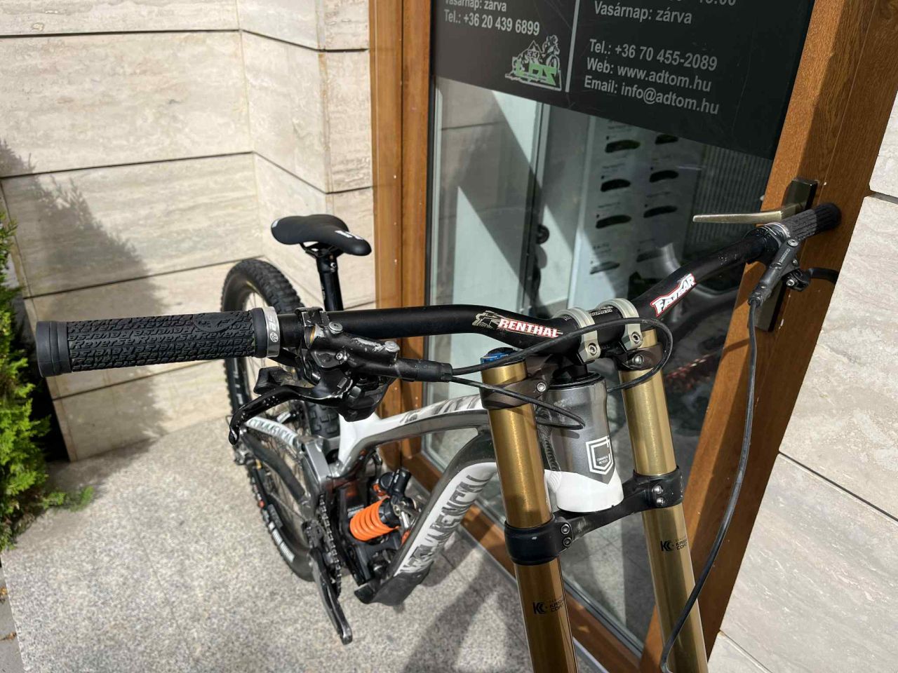 2021 Commencal Supreme V4 Downhill Kerékpár