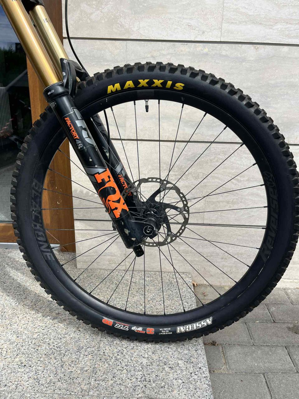2021 Commencal Supreme V4 Downhill Kerékpár
