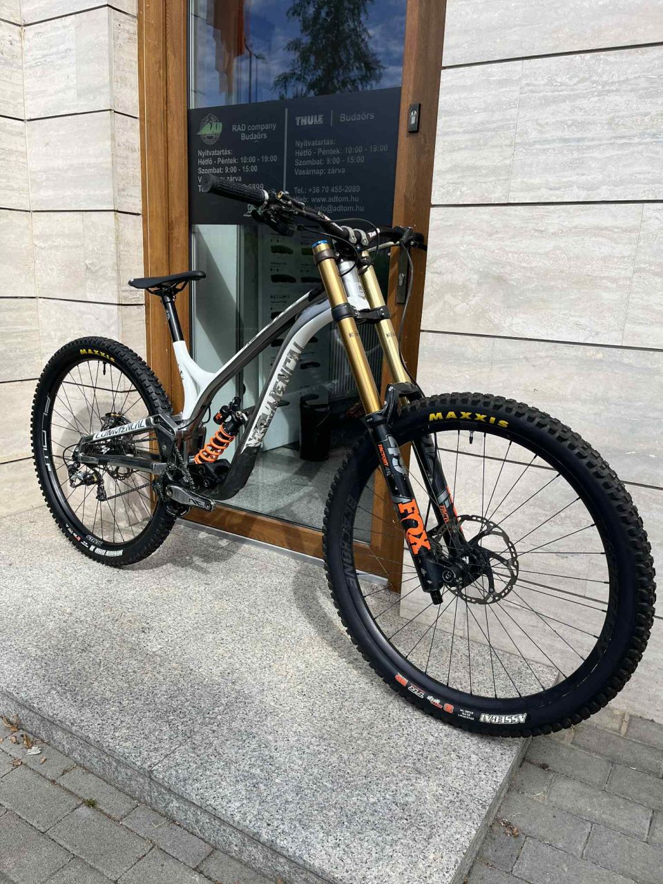 2021 Commencal Supreme V4 Downhill Kerékpár